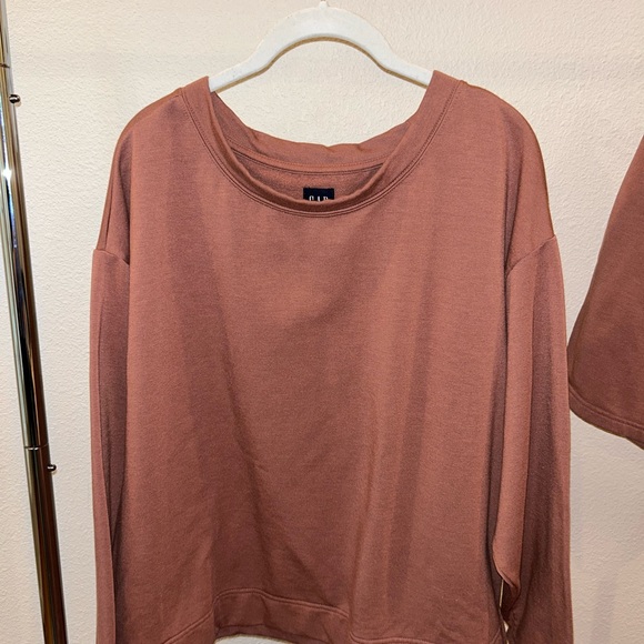 Gap Sweatshirt and Sweat Short Set - Picture 2 of 7